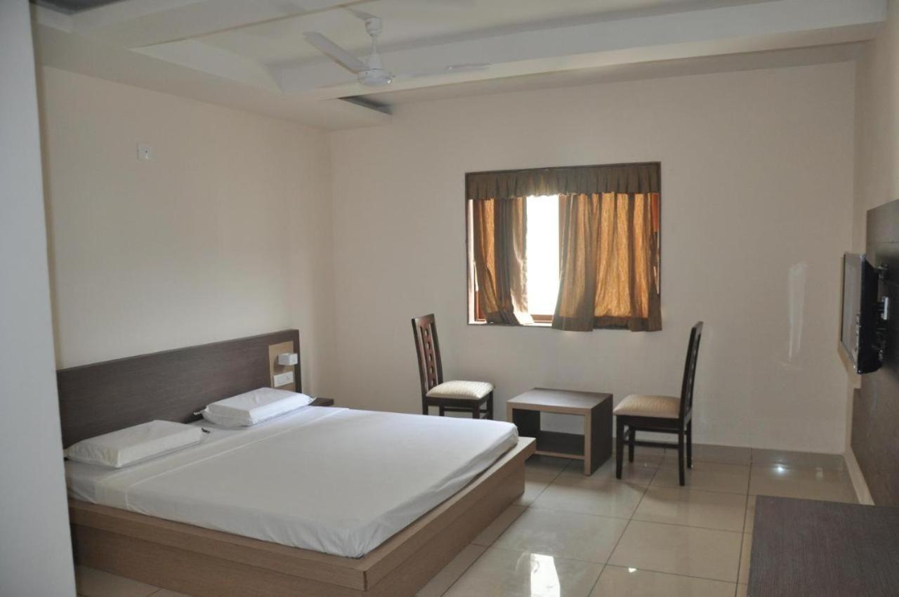 Shivaprasad Grand Hotel Kundapura Buitenkant foto
