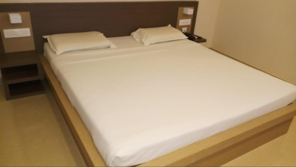 Shivaprasad Grand Hotel Kundapura Buitenkant foto