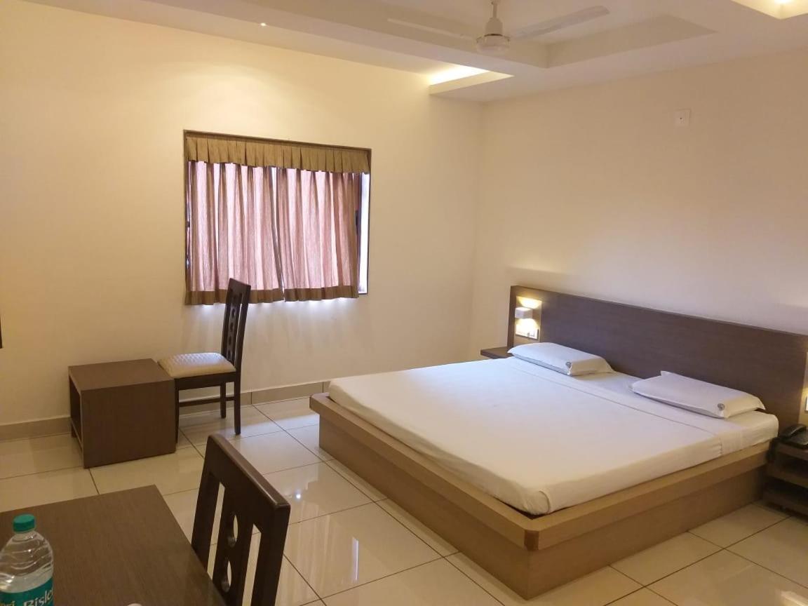Shivaprasad Grand Hotel Kundapura Buitenkant foto