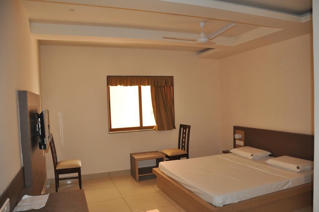 Shivaprasad Grand Hotel Kundapura Buitenkant foto