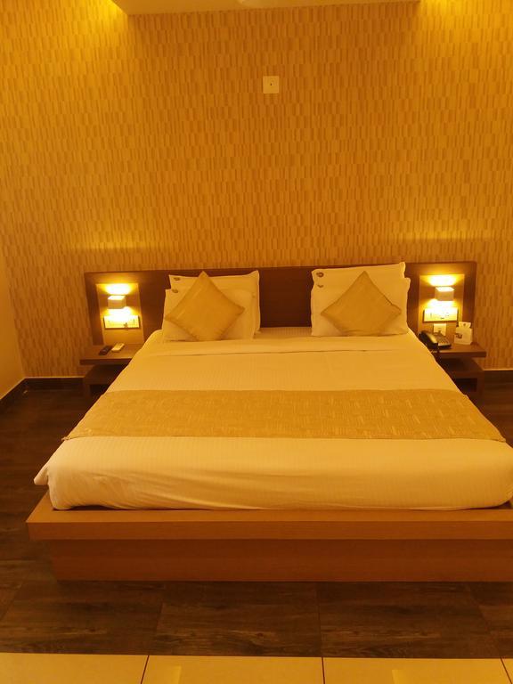 Shivaprasad Grand Hotel Kundapura Buitenkant foto