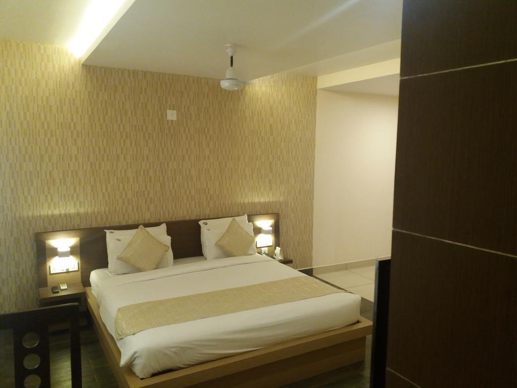 Shivaprasad Grand Hotel Kundapura Buitenkant foto