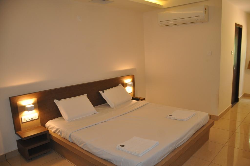 Shivaprasad Grand Hotel Kundapura Buitenkant foto